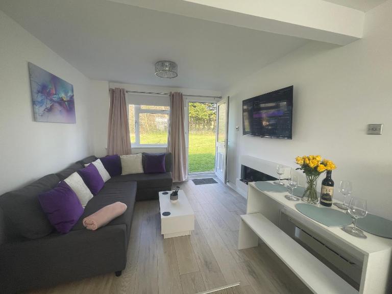 Look no further Gorgeous newly renovated contemporary chalet Sandown Bay Holiday Centre - B&B Sandown
