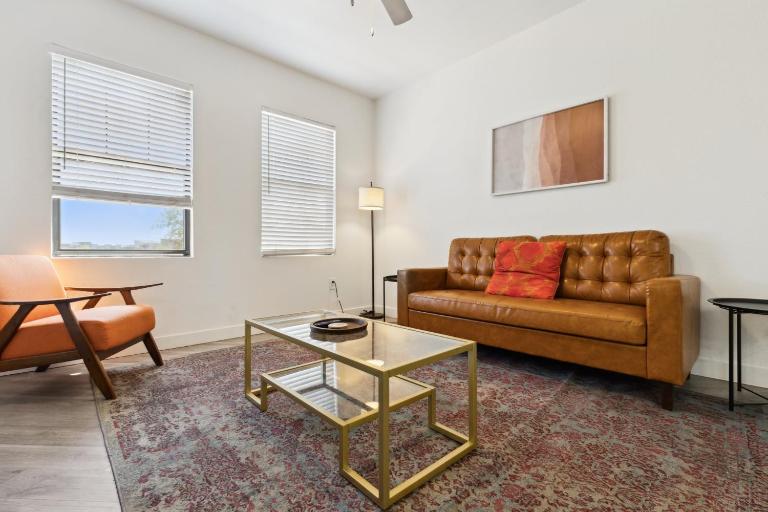 CozySuites Glendale by the stadium with pool 30 - B&B Glendale