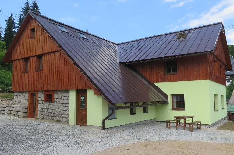 Apartmány skiareál U Vodárny Bedřichov - B&B Janov nad Nisou