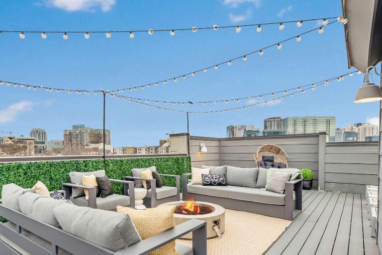The Hawkins House - Walk to Gulch, Rooftop views! - B&B Nashville
