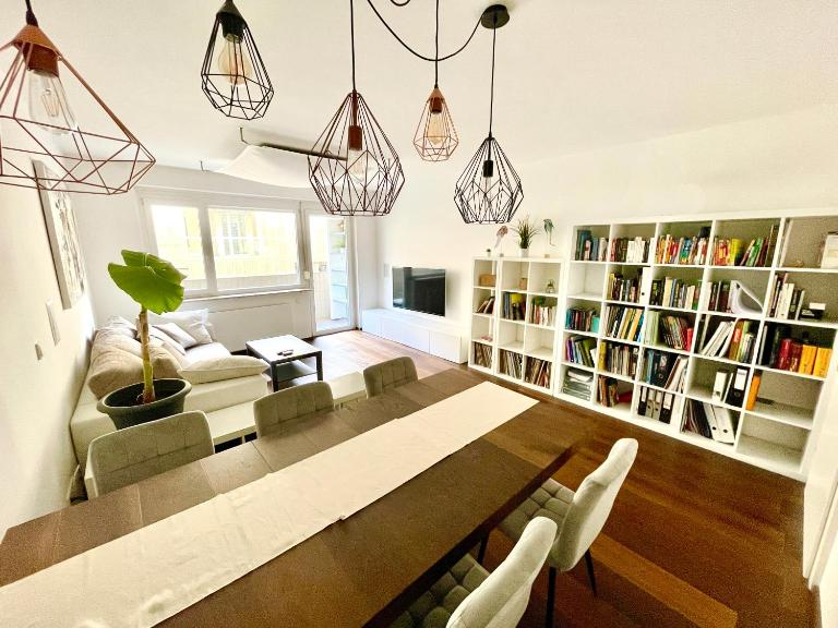 Beautiful spacious center flat with parking option - Ferienwohnung Graz