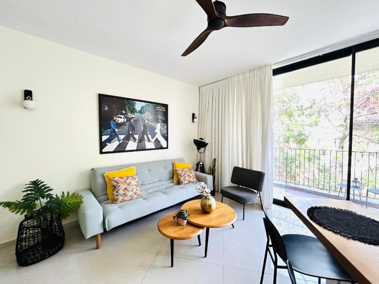 Tel-Aviv center, near the beach, terrace, 2 people - Ferienwohnung Tel Aviv