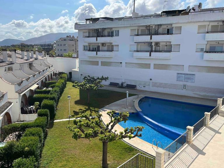 Apartamento con piscina a pocos metros de la playa - B&B Sant Carles de la Ràpita