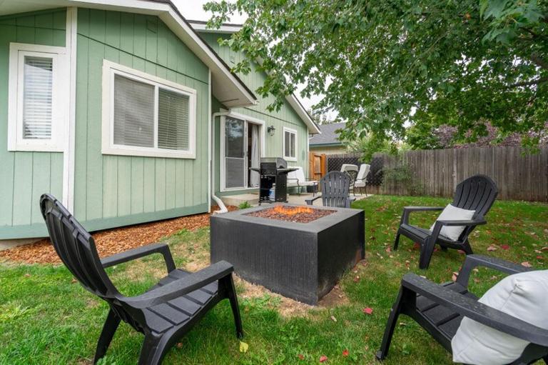 Hayden Downtown, Near Triple Play, Comfort, Convenient - B&B Hayden