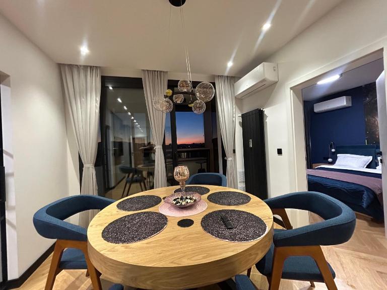 Blue Iris, 2BR, Stunning Views, Jacuzzi and Workspace - B&B Sofia