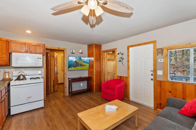 Rosy Cozy Cottage-Walk to Big Bear Lake - Ferienwohnung Big Bear Lake