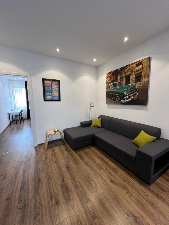 Ultra-Central Large Flat, Steps from Everything - B&B Cluj-Napoca