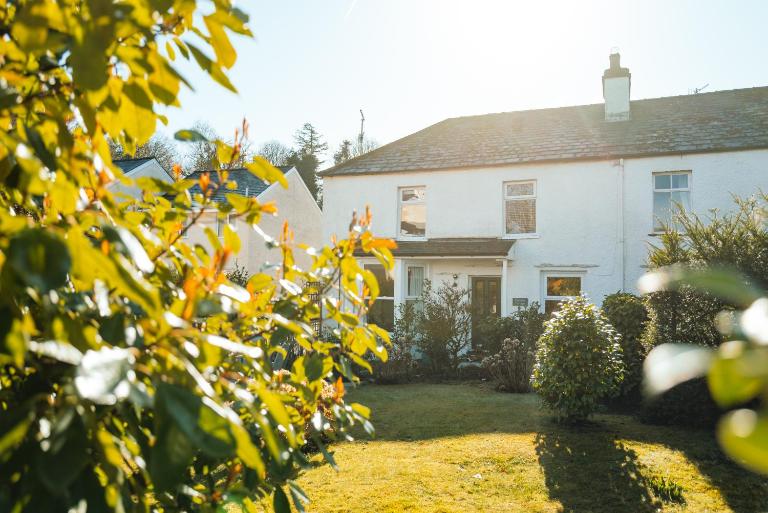 Camellia Cottage With Private Garden - B&B Bowness-on-Windermere
