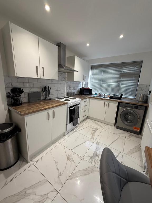 Contractor and Family, Private Detached Property DY5 - Chambres d'hôtes Brettell Lane