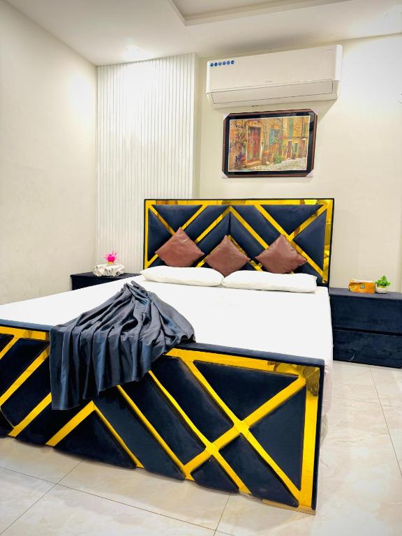 One Bed Designer Luxury Apartment Mehar Suites - B&B Lahore