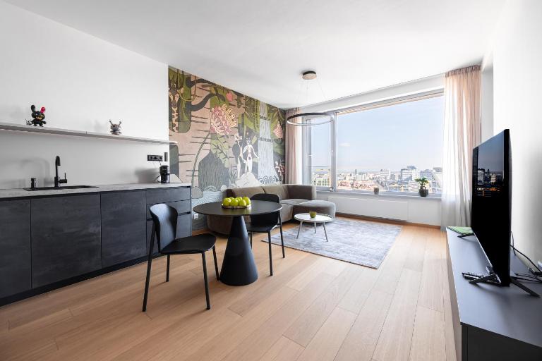 Sky Park Adam&Eve Apartment - free parking - amazing city view - Bed and Breakfast Bratislava