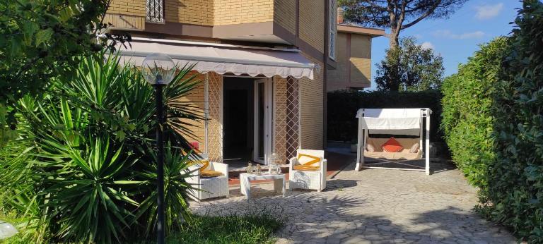 Villa Lido dei Pini 4 persone giardino 350mq wifi 3 chilometri dal mare - Ferienwohnung Lido dei Pini