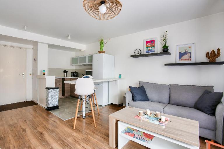 Appartement pour 2 - terrasse - 800m de la plage - B&B Dinard