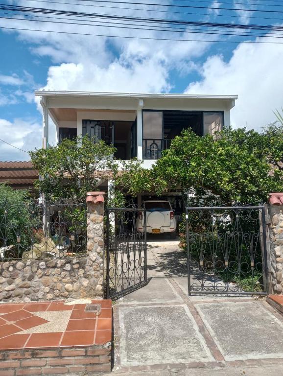 Hospedaje Los Naranjos - Bed and Breakfast Guaduas