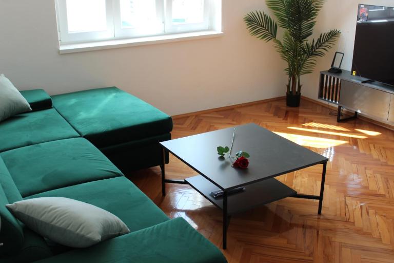 Dalmatian home with private parking - B&B Šibenik