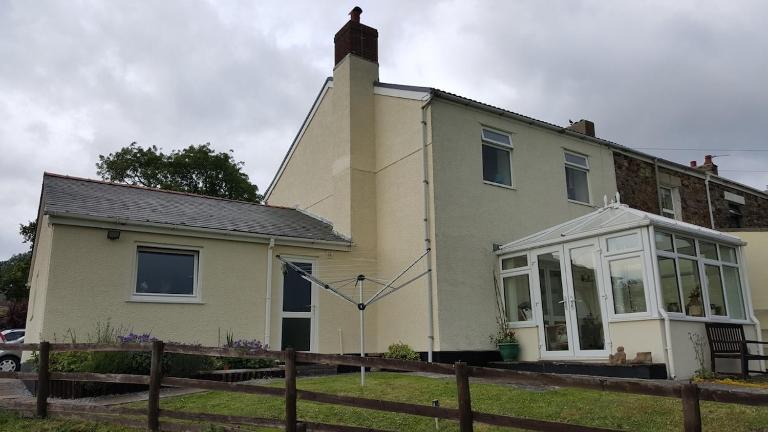 Spacious Apartment On The Hillside - B&B Blackmill
