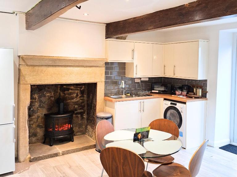 Two-bedroom Cottage - Sandstone Garden Patio - Free Parking - Pets Welcome - B&B Ingrow
