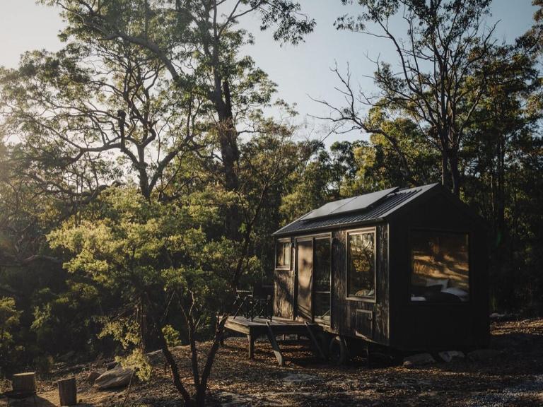 Off-Grid Cabin Nestled into Bush with Creek Access - Kaia - B&B Kurrajong