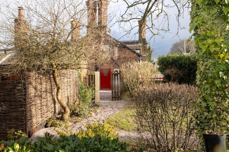 Peckforton cottage totally refurbished - B&B Beeston