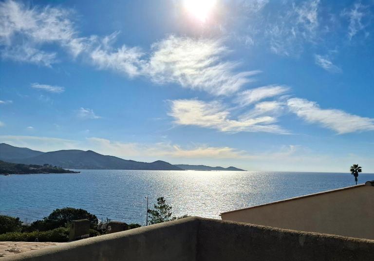 Appartement vue mer à 1min de la plage PIETROSELLA - Ferienwohnung Grosseto-Prugna