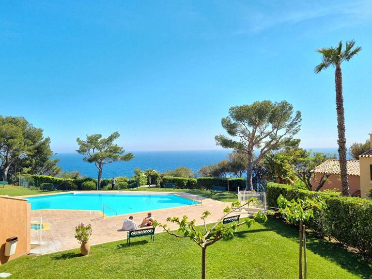Grande terrasse, piscines, tennis, crique, plage... - Chambres d'hôtes Saint-Mandrier-sur-Mer