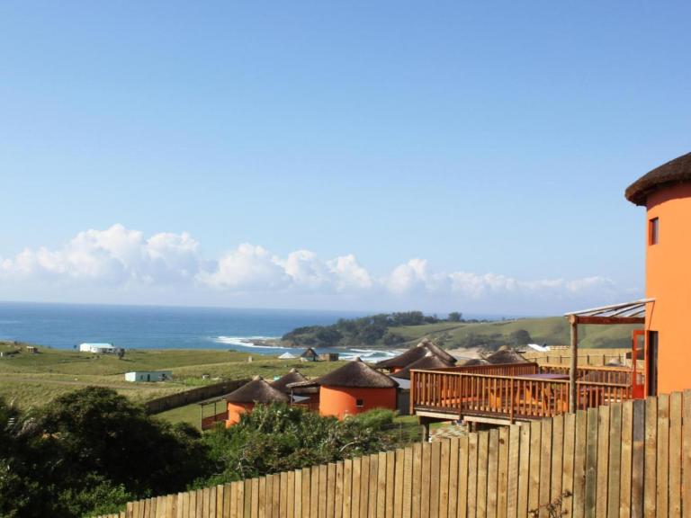 Swell Eco Lodge - Bed and Breakfast Lutsheni