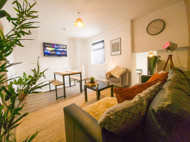 Super Convenient Keyless Entry Two Bedroom Loft by Property Promise - Ferienwohnung Cardiff