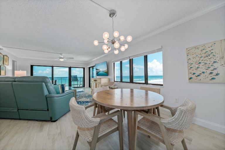 Corner oceanfront views with wrap around balcony located on the no-drive beach! - Ferienwohnung New Smyrna Beach