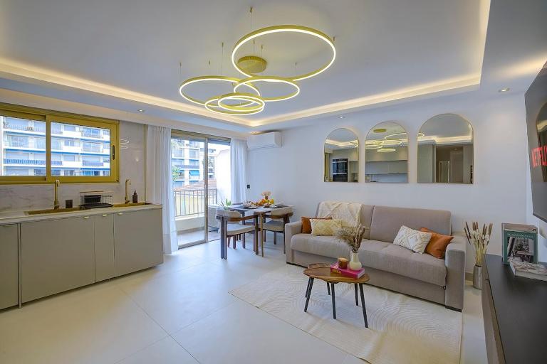 Luxe Azure Escape I Collection - B&B Juan-les-Pins