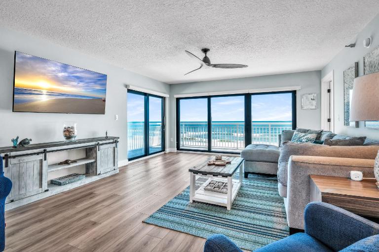 Direct oceanfront with stunning corner views and pool access! - B&B New Smyrna Beach