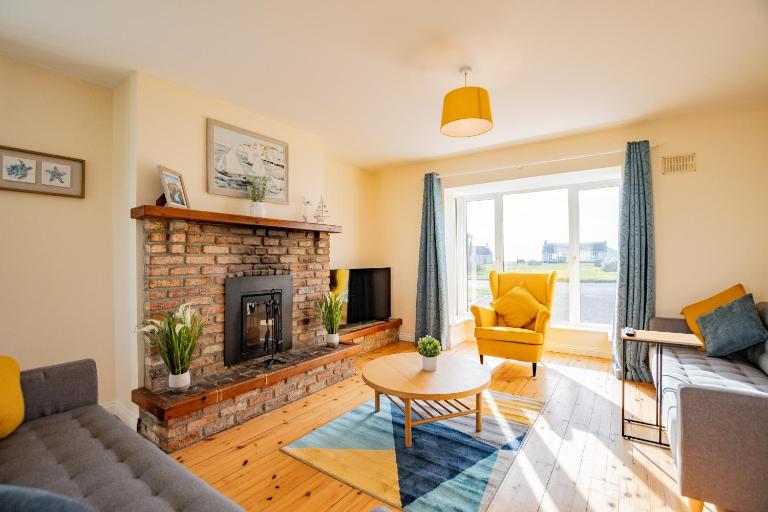 Wild Atlantic Way Coastal Retreat by Shortstays - B&B Ballynahown