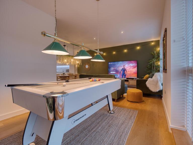 Cambridge - hot tub, sauna, parking, pool table - Ferienwohnung Trumpington