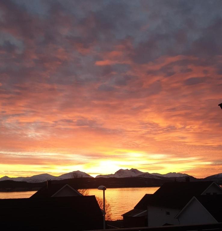 Modern house in chain with lovely views! - Ferienwohnung Tromsø