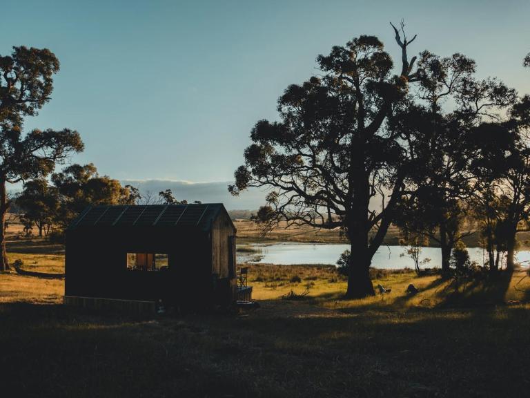 Cosy Off-Grid Cabin with Lake View - Galeb - Bed and Breakfast Pipers Creek
