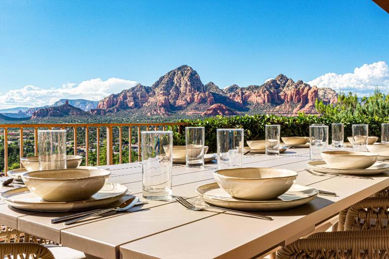 Sedona Luxury with 75’ Lap Pool, Hot Tub & Breathtaking Vortex Views - B&B Sedona