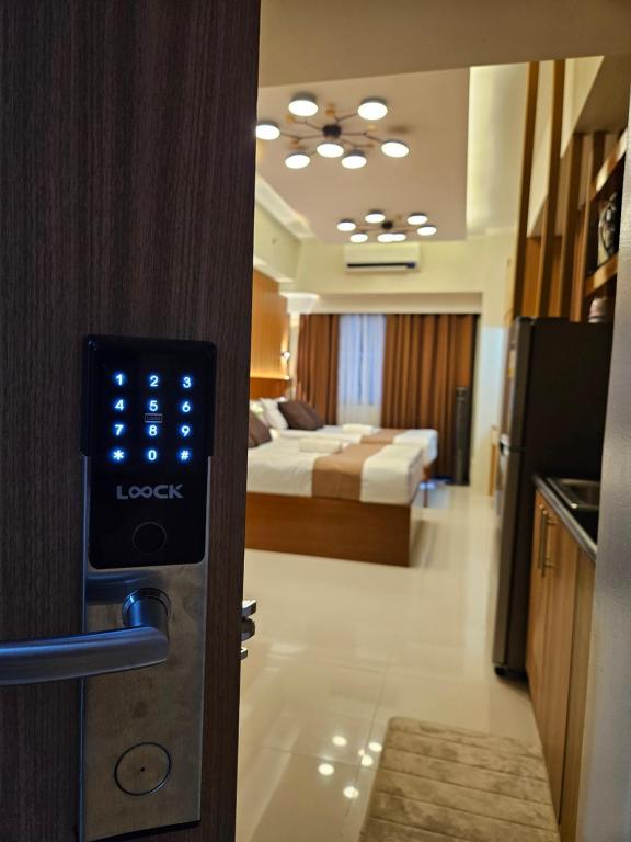 Modern Condotel 2Beds near MOA - B&B Manila