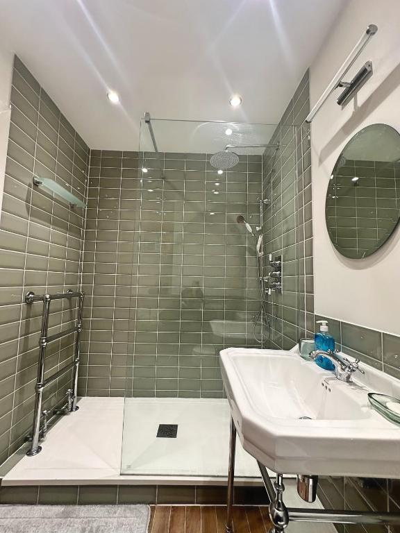 Stylish Zone 2 city Apartment - Bed and Breakfast Londen