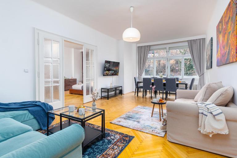 Charles Bridge Historic Centre Elegant Spacious Apartment - B&B Praga
