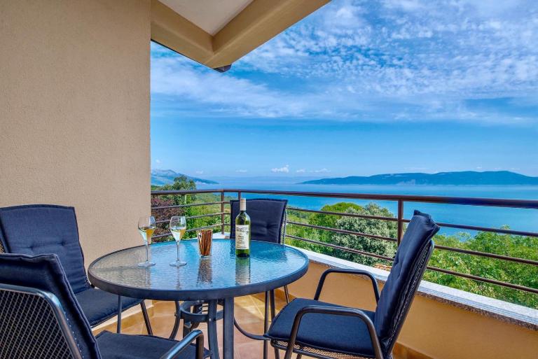 House ALANIS with sea view in a quiet location - B&B Ravni