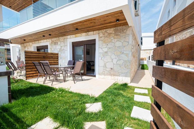 Stella Maisonette by RentalsPro Services - Nikiti Halkidiki - B&B Níkiti