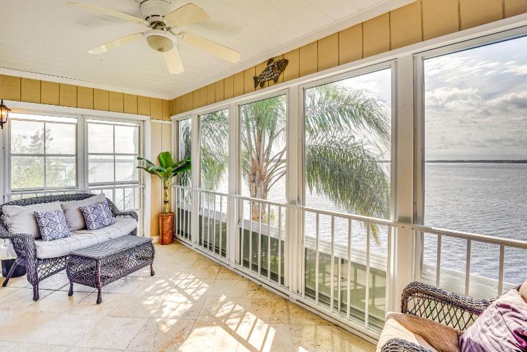 Condo on St Johns River w/ Boat Dock Access! - Bed and Breakfast Welaka