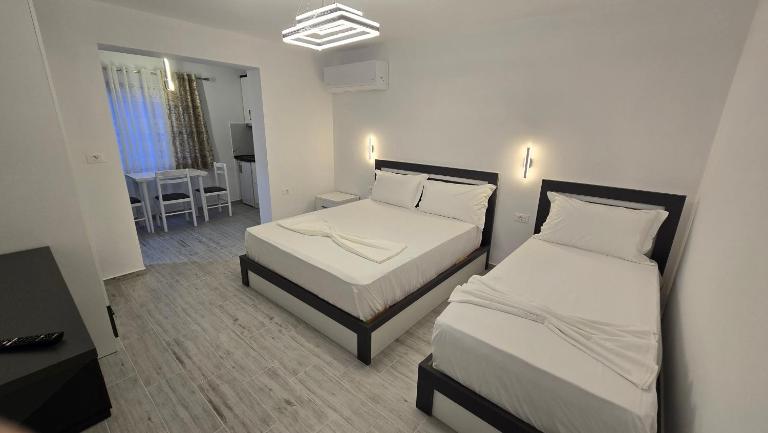 Guest House Pogradeci Lake Walk - Bed and Breakfast Pogradec