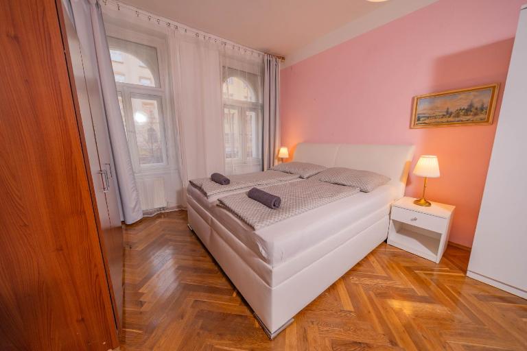 1 Bob's Apartment - 2 bedrooms and living room - B&B Prague