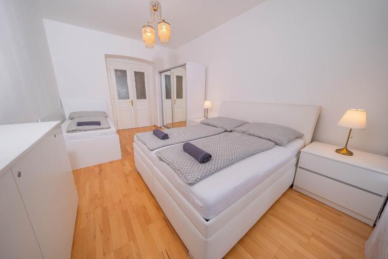 2 Bob's Apartment - 2 bedrooms with King Size beds - B&B Prague