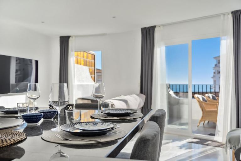 Luxury Stay with Rooftop Terrace 2 Min to Beach - B&B Almuñécar