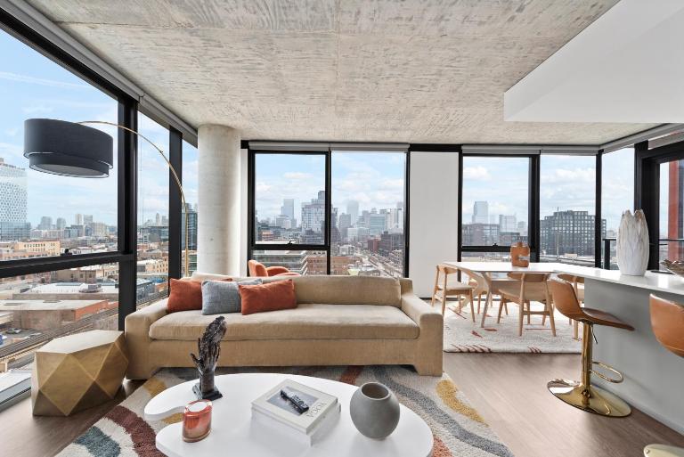 Fulbrix Bright Designer Apartments with West Loop Views - B&B Chicago