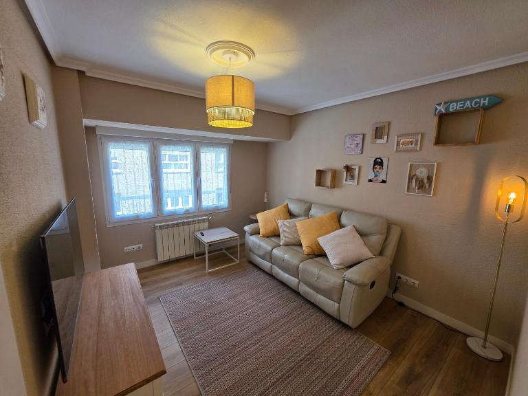 Astur Playa II - Centrally located and ideal for 4 people - VUT-6413-AS - B&B Gijón