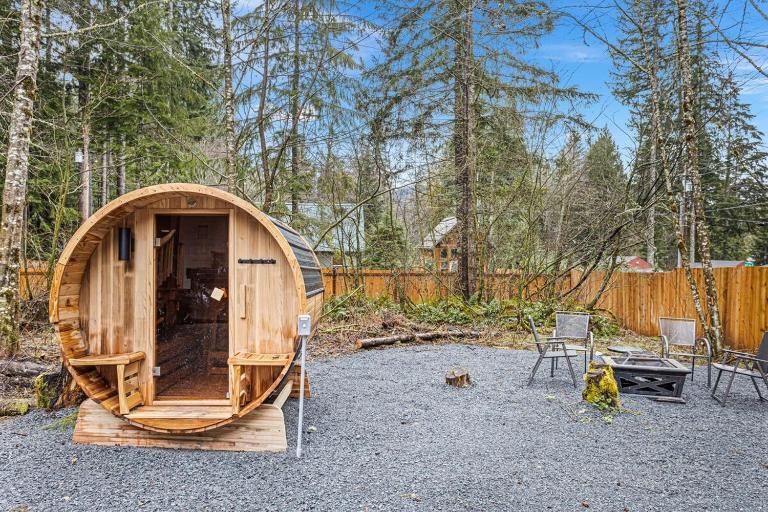 Glacier Run, Hot Tub, Sauna,Movie Theater, WiFi, EV - B&B Ashford