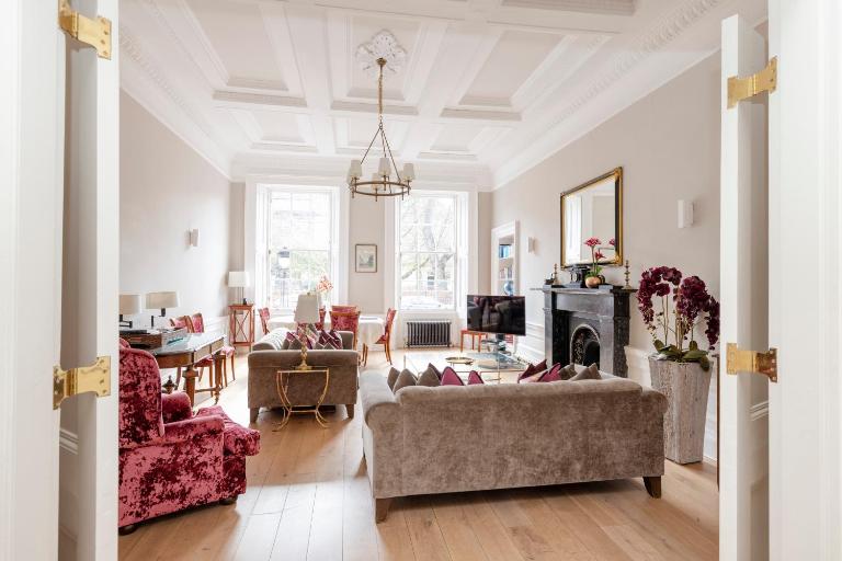 JOIVY Ultra Luxe Home near Princes Street - Bed and Breakfast Edinburgh