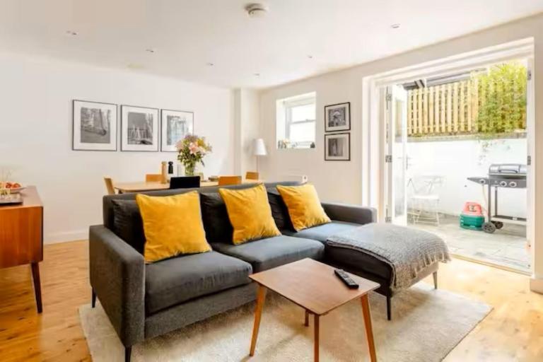 Charming 2BR Apt Close to Camden & Central London - B&B Londra